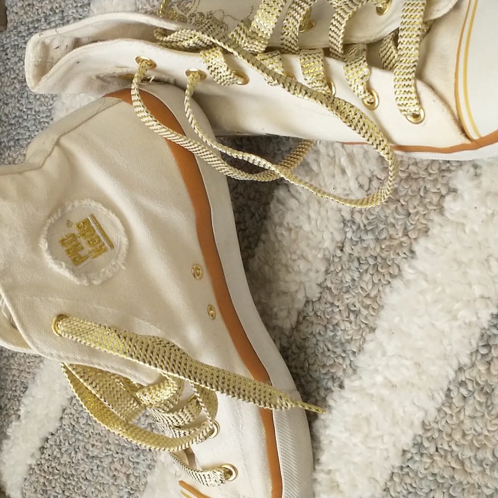 Shoes - Picture 4 of 10